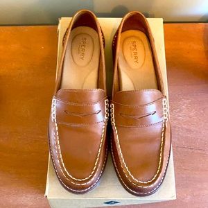 Sperry Seaport Penny in Tan. Size 9.5